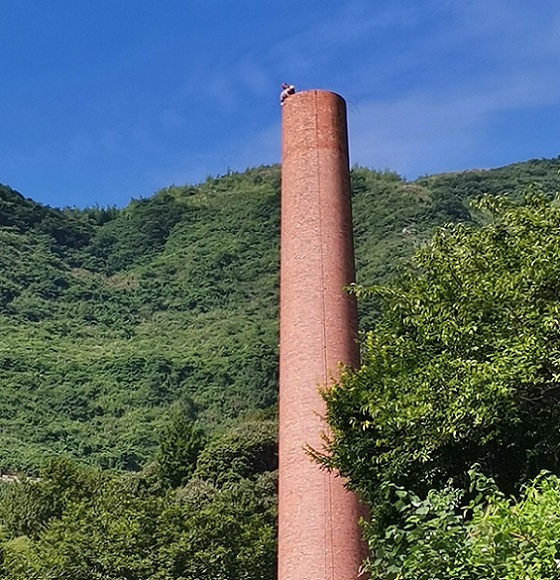安慶煙囪拆除須找資質(zhì)齊全專業(yè)施工隊伍！