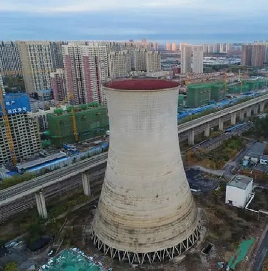 安慶冷卻塔拆除公司：專業(yè)團隊，技術(shù)精湛！